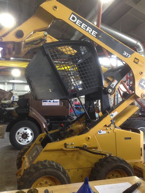 Lift cylinder rebuild on my 04' 317 skid steer 